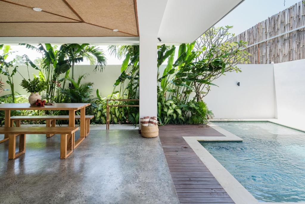 Treetop 5 - Traditional, modern 3-story villa w ocean views, Uluwatu