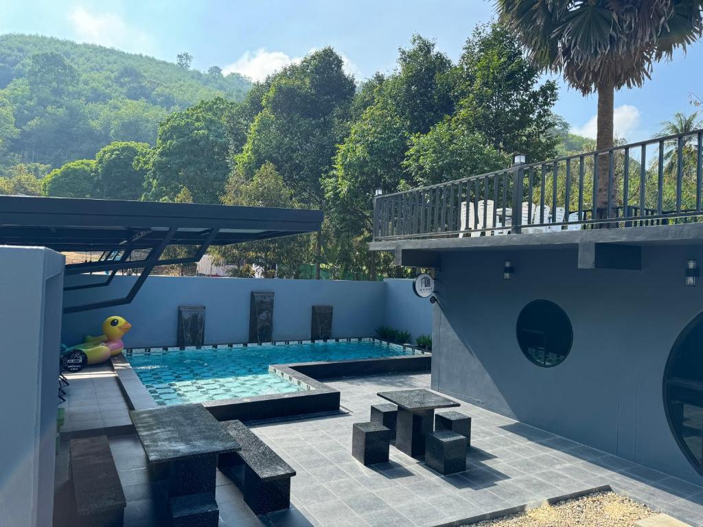 Manee PoolVilla 2, Ban Bo Ko