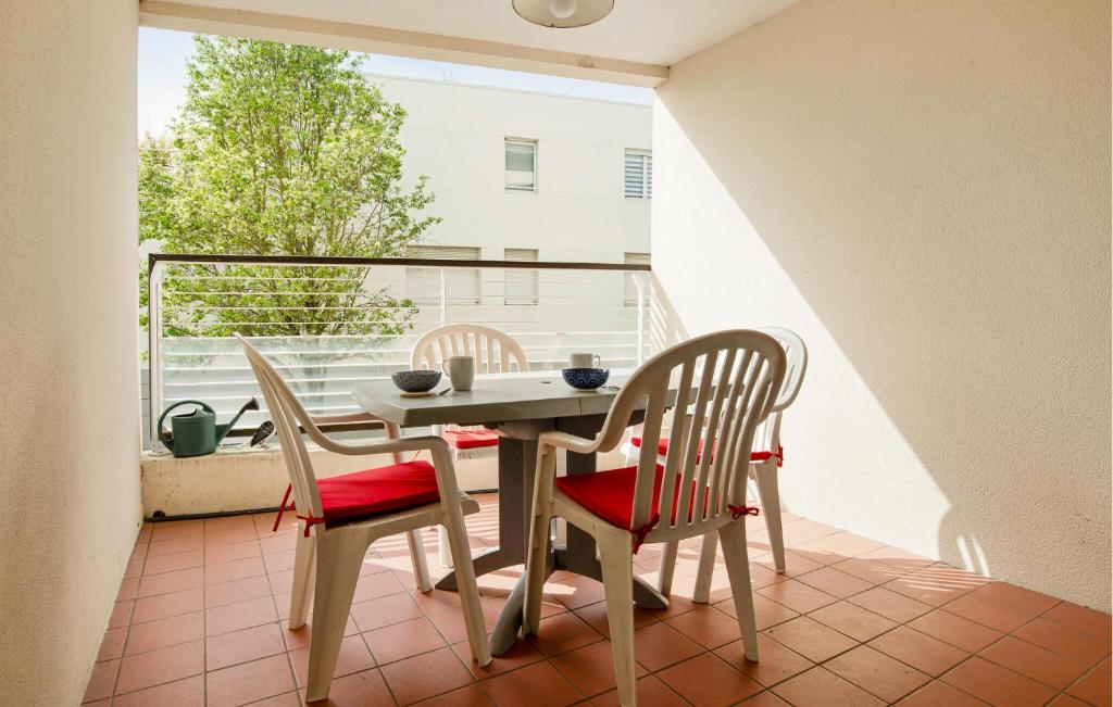 Nice Apartment In La Rochelle With Wifi - 1