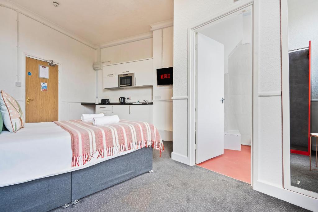 Cosy, chic studio in Dudley with Parking & Netflix, Dudley