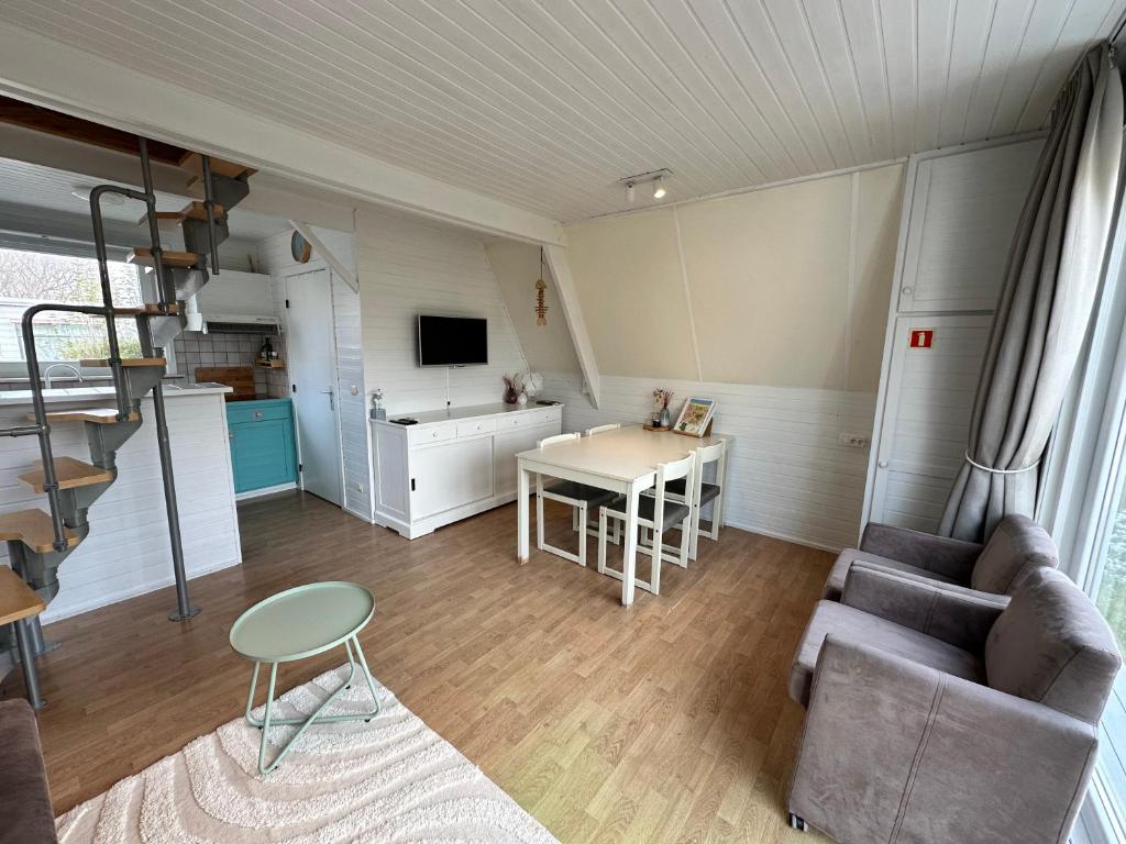 Gezellige chalet in Nieuwpoort - Opkuis inbegrepen in de prijs, Oostduinkerke