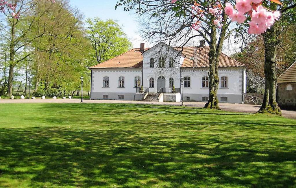 Nice Home In Ekeby With Wifi, Ekeby