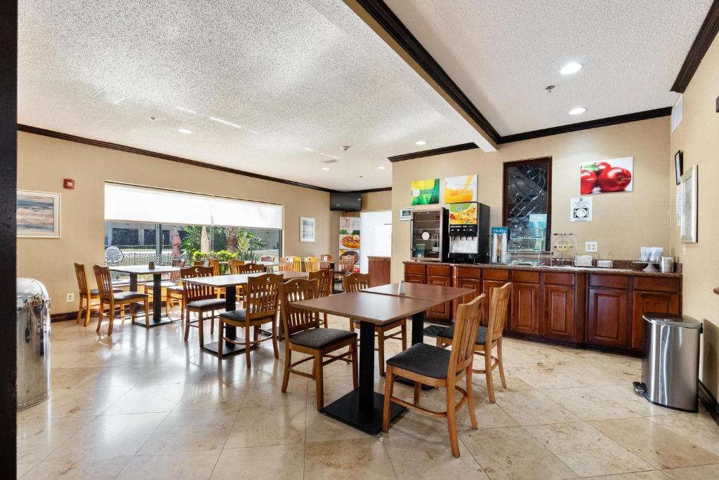 クオリティ イン & スイーツ シーブロック - ナサ - ケマ (Quality Inn & Suites Seabrook- NASA- Kemah) お料理のイメージ