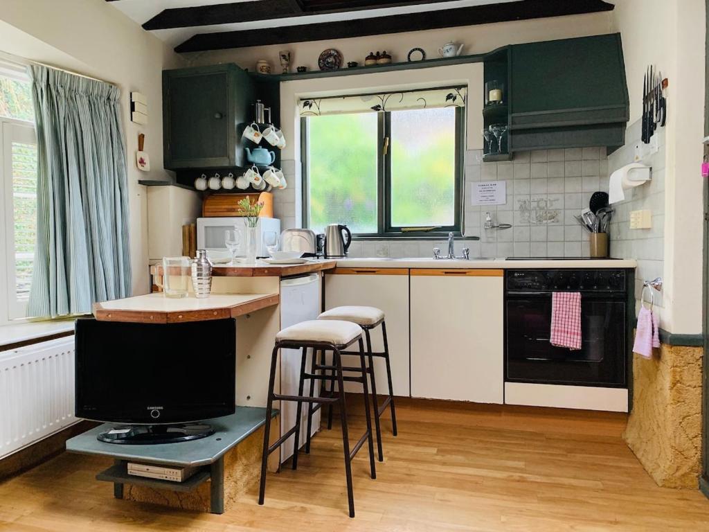 - Maypole Cottages - No 2 Mill Road, Padstow