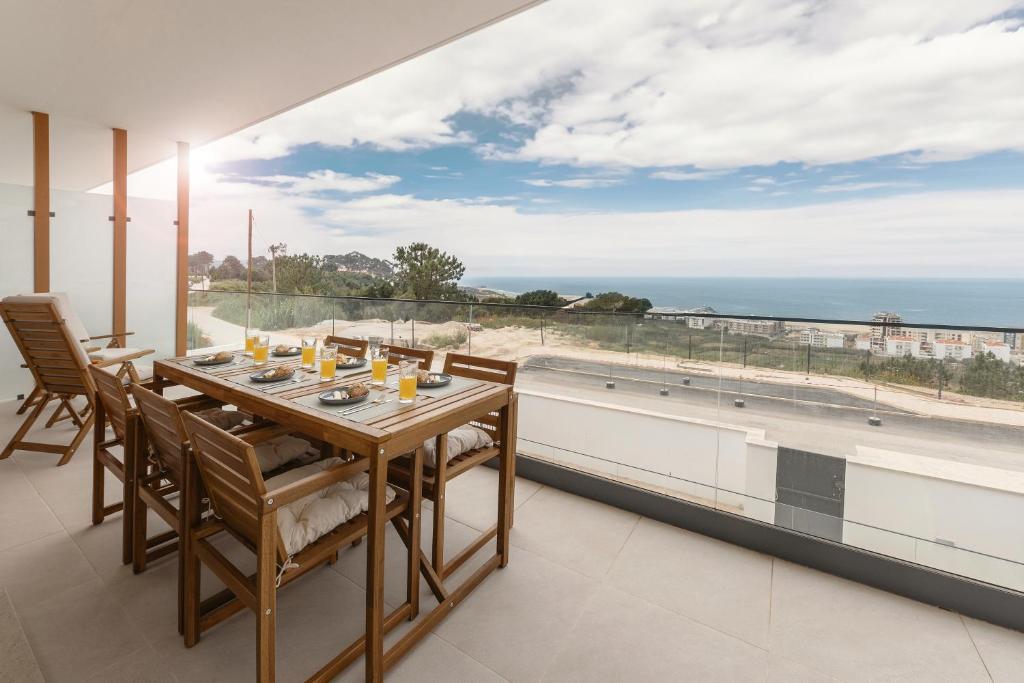 Wave the Waves, Nazaré