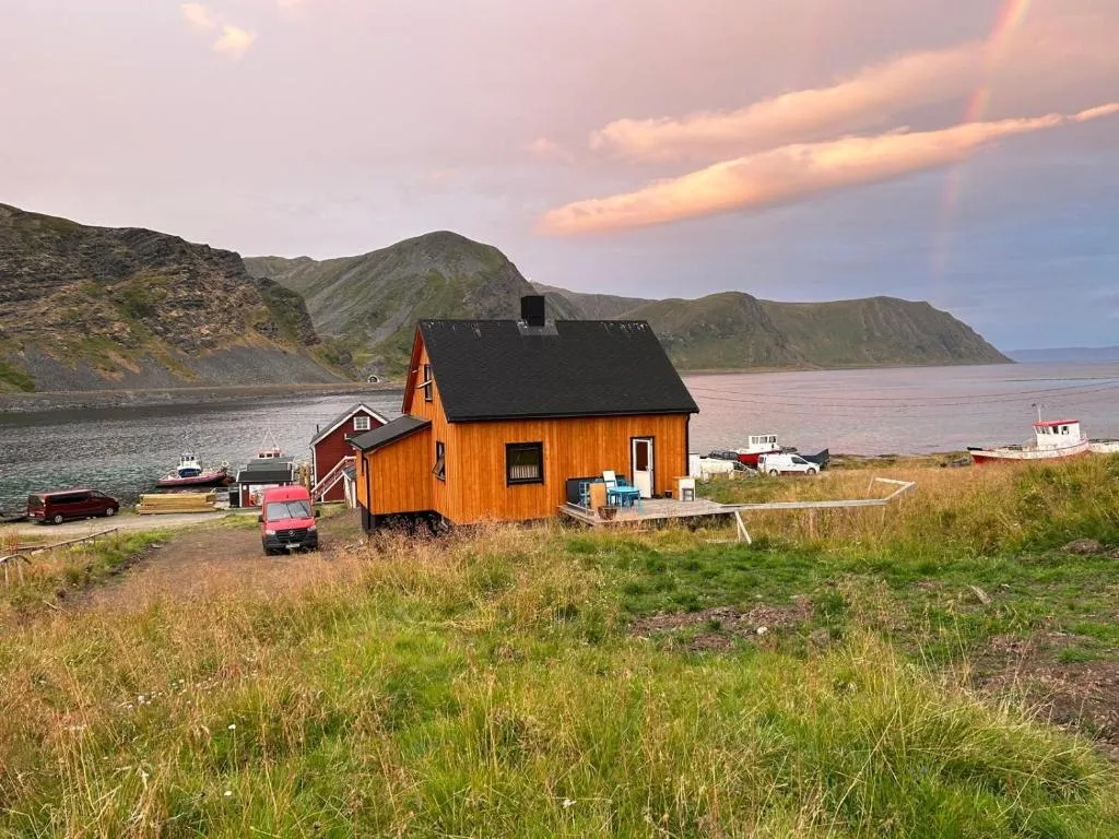 House Nordkapp Fishing Adventure, hotel in Sarnes