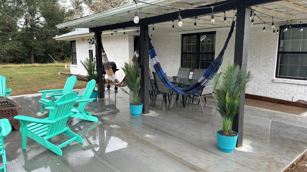 Old Oak Ranch, Cameron