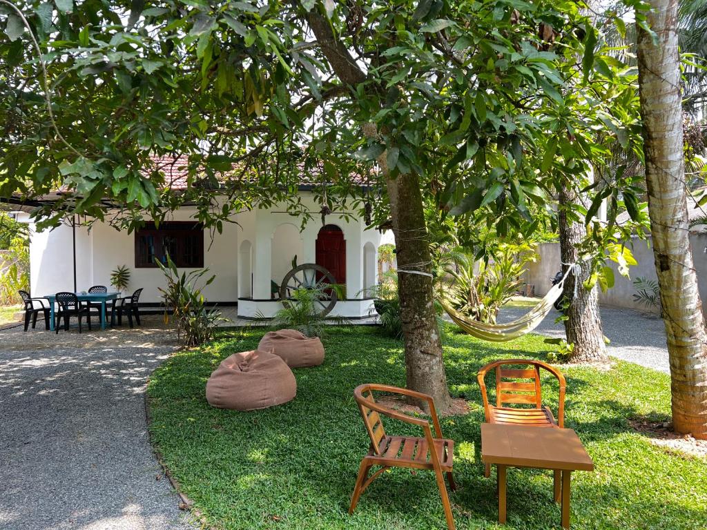 Leafy Madiha, Matara