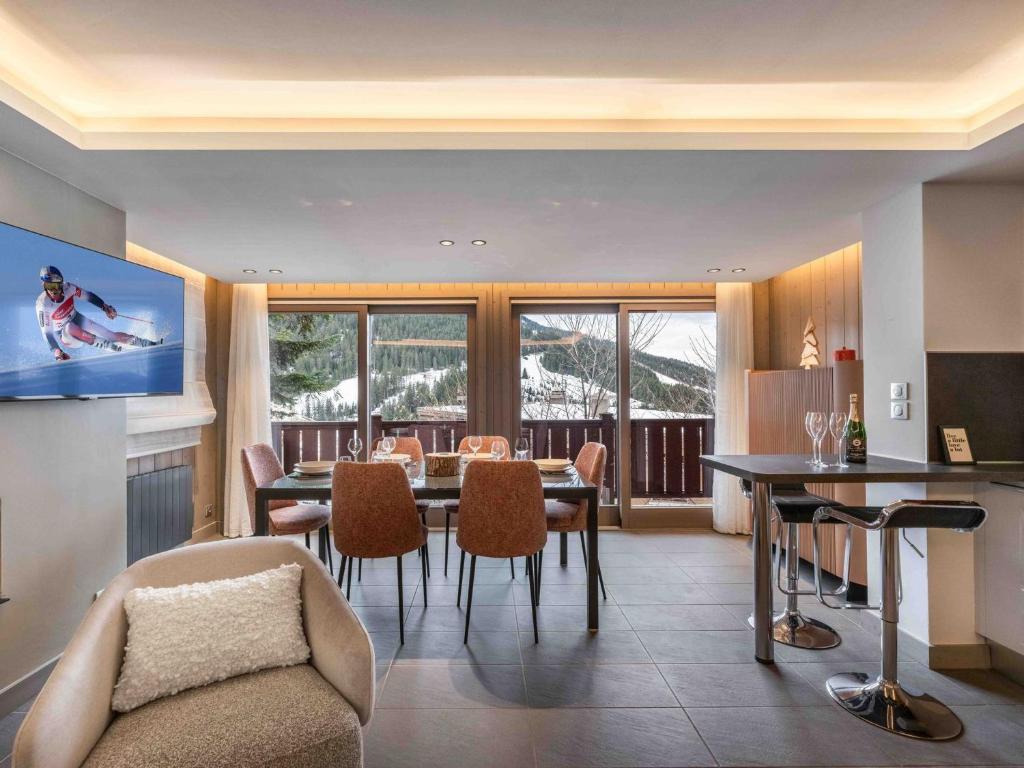 Appartement moderne avec cheminée, parking et Wi-Fi, Courchevel - FR-1-563-7 - 2