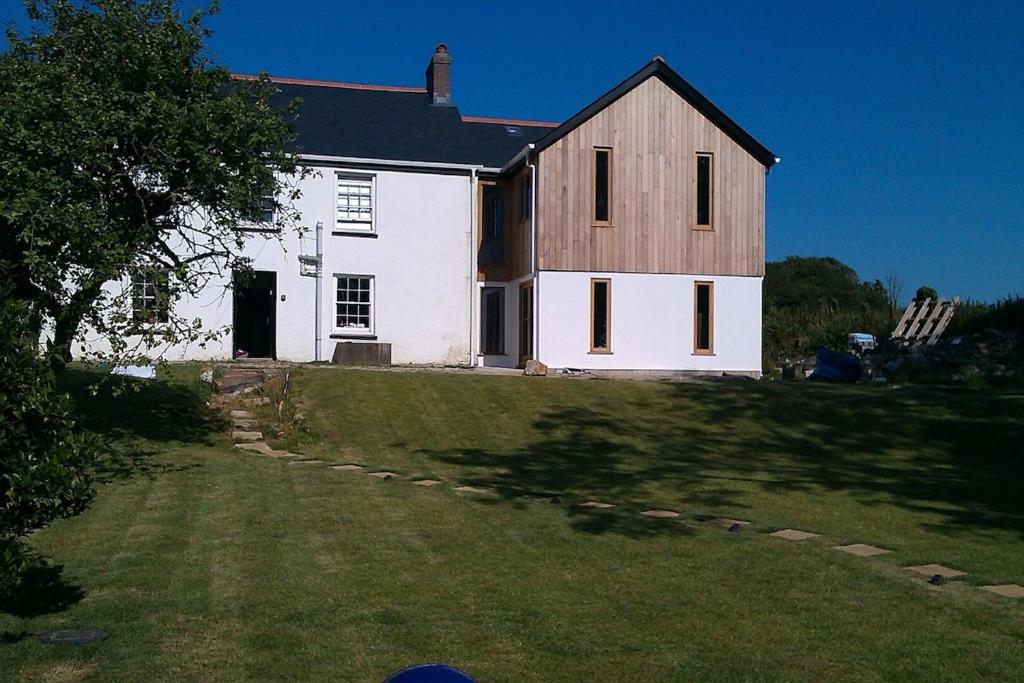 Trelean Lodge, Leedstown