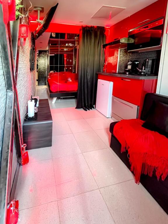 Cap Red Room - 4