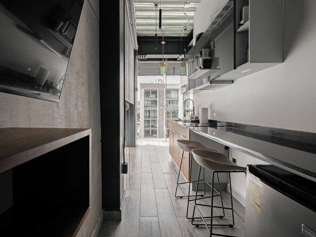 The Palm Loft–Modern Comfort with/Equipped Kitchen - 4