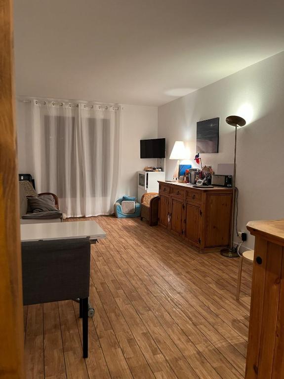 Vue mer, balcon, 50m plage & village, au calme - centre ville historique, 2P pour 4 maximum - 4
