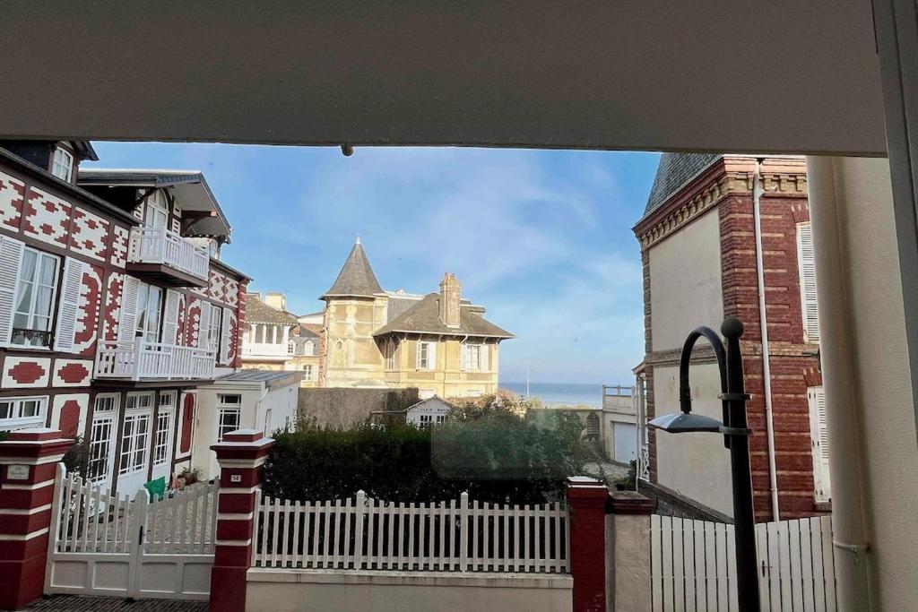 Vue mer, balcon, 50m plage & village, au calme - centre ville historique, 2P pour 4 maximum - 2
