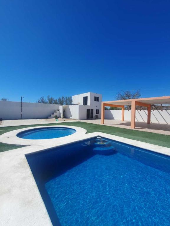 Estudio en tabachines, espacios compartidos alberca, cerca de salida Los Cabos, La Paz