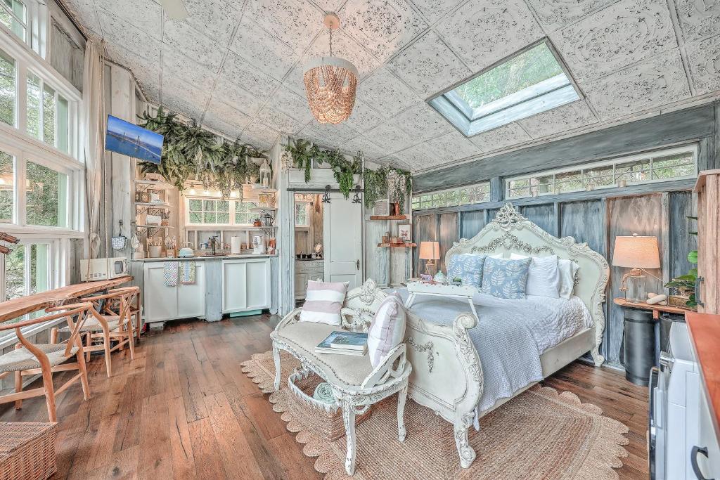 The Hummingbird Treehouse, Wadmalaw Island