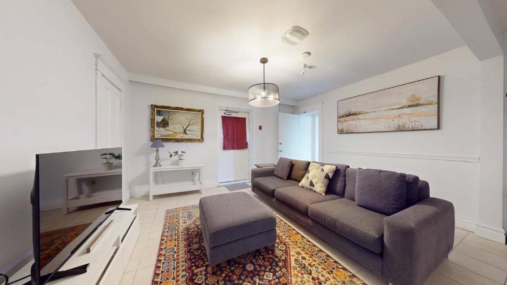 Spacious Suite in Corso Italia, Toronto