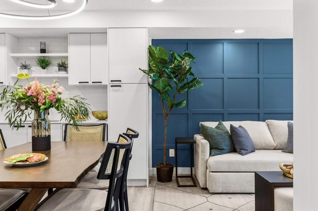 Newly Built 2BR Mountain Escape in DT Canmore!, Canmore