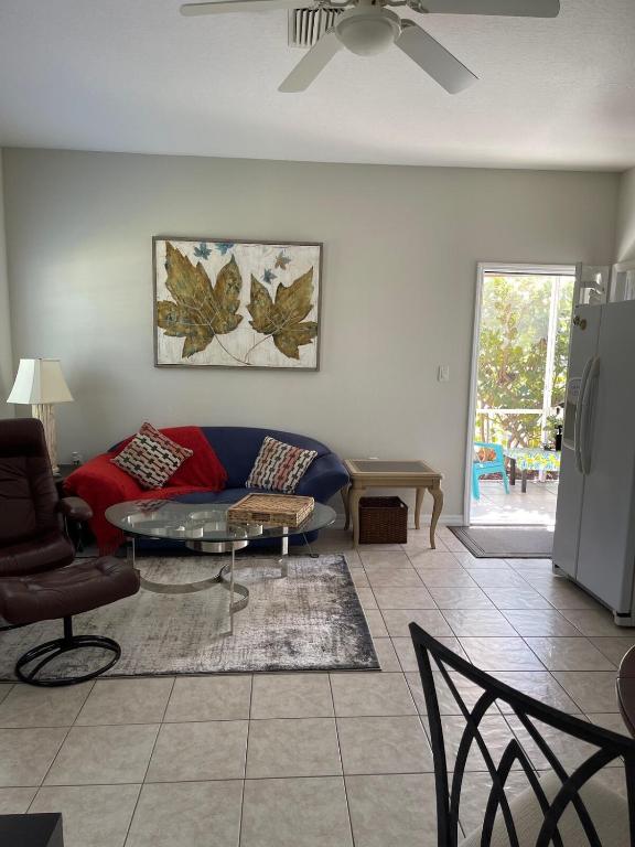 Walk to Siesta Key Beach, Sarasota