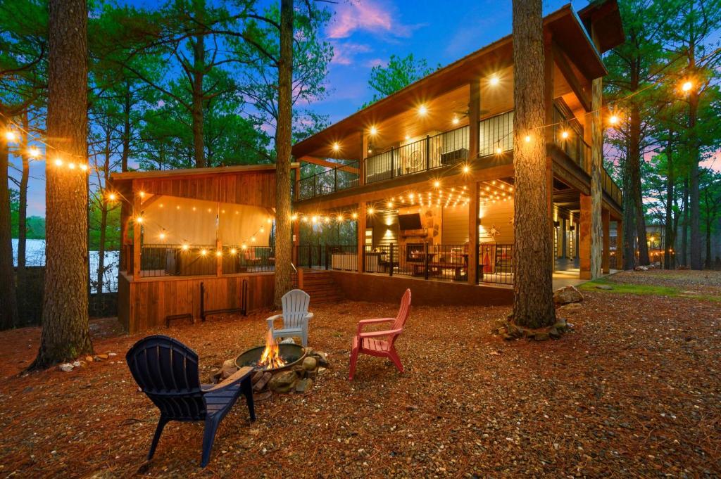 Smokin Buck By The Cohost Company, Broken Bow