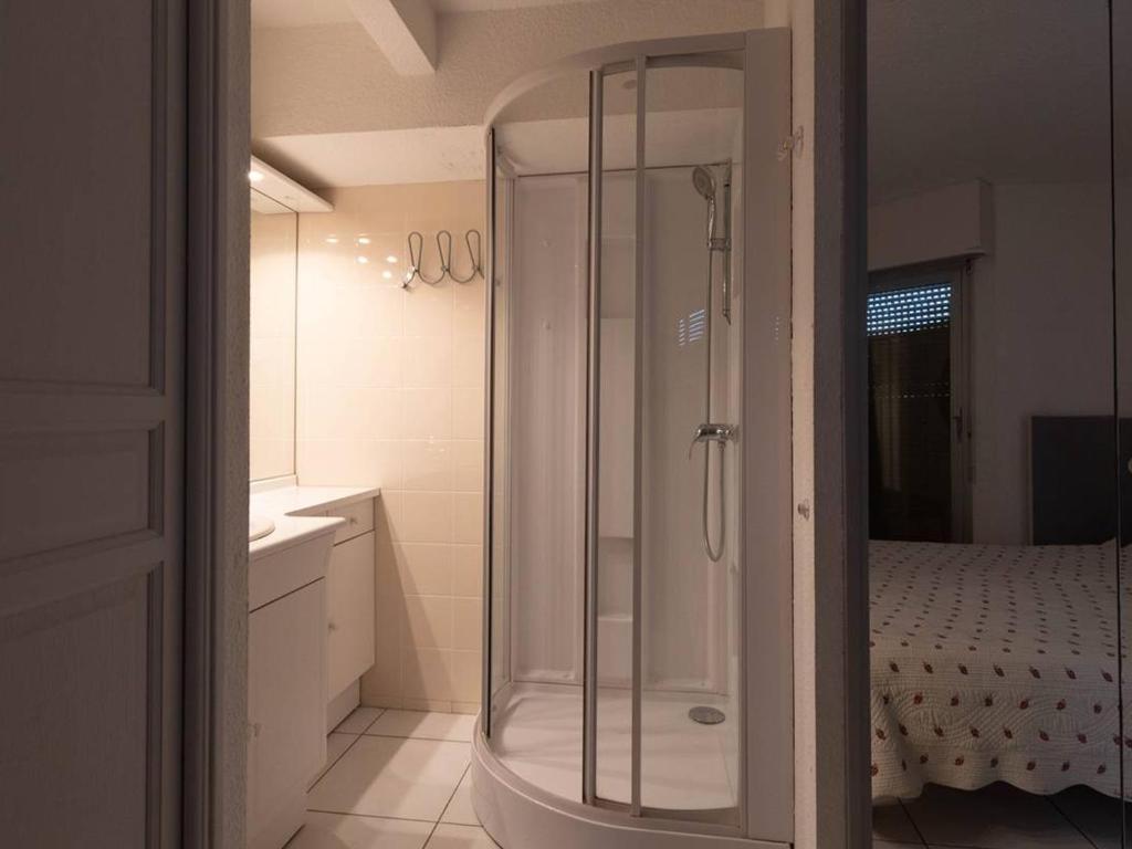 Le Lavandou, T2 lumineux, accès direct plage, parking privé - FR-1-803-79 - 4