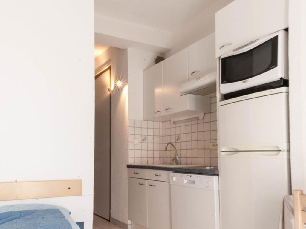 Studio cabine 4 pers, plage 10m, clim, parking - FR-1-803-85 - 3