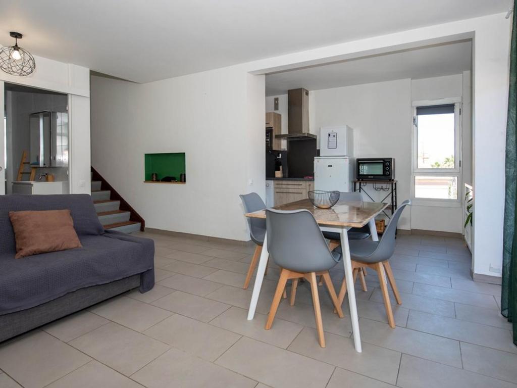 T2 en duplex climatisé, à 100m de la plage, pour 4 pers., parking au Lavandou - FR-1-803-77 - 4