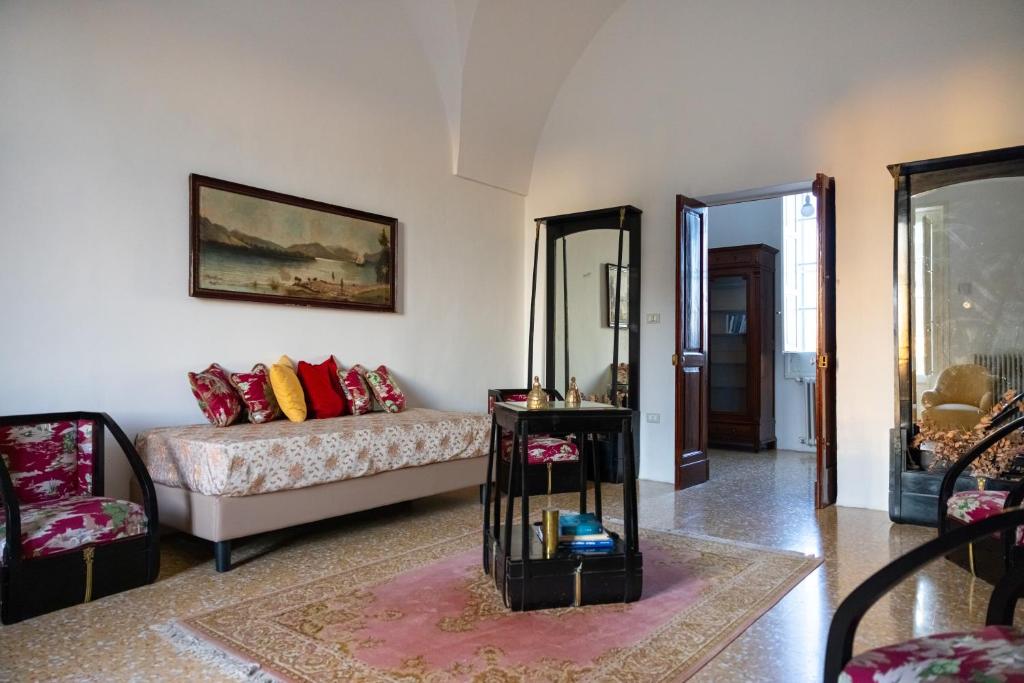 Shared lounge/TV area