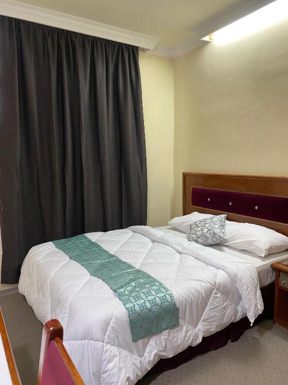 Bed, Suria Hotel in Kota Bharu