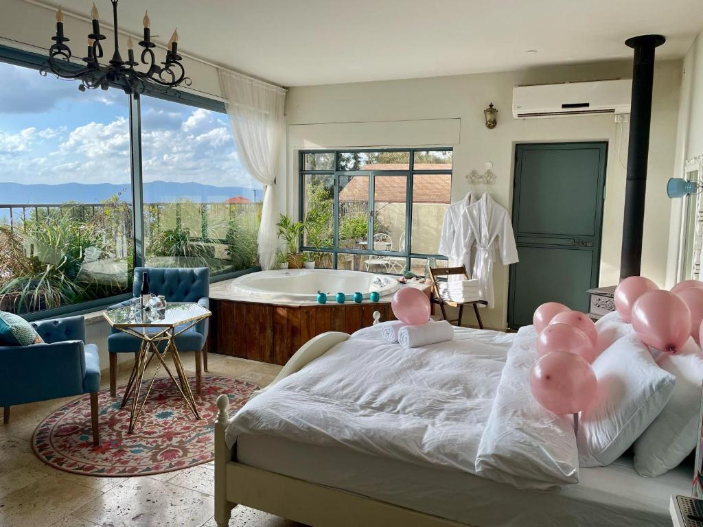 Point of View, Bruchim Qela' Alon