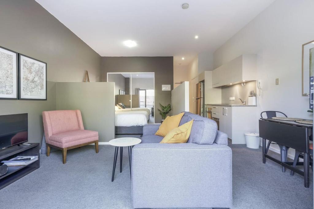 Stylish studio Apt near AIS and GIO Stadium - Hosted by Canstay, Belconnen