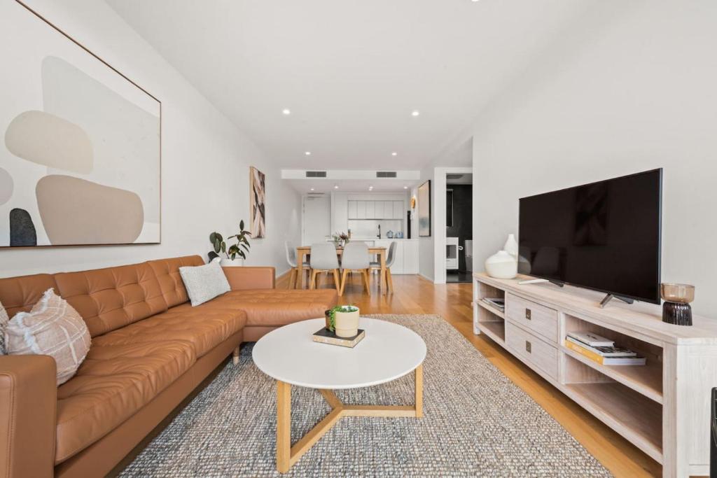 Luxurious Waterfront Unit with Breathtaking Views - Hosted by Canstay, Kingston 