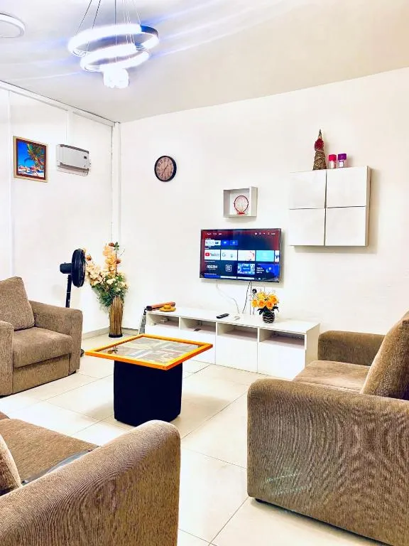 La Casa Maite - Stunning Studio Apartment, hotel in Bortianor