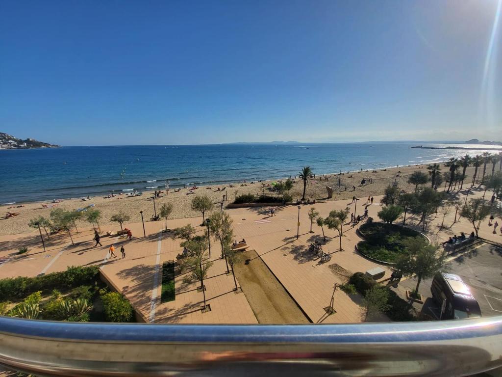Apartamento primera línea Roses con vistas al mar AV-09 - 5