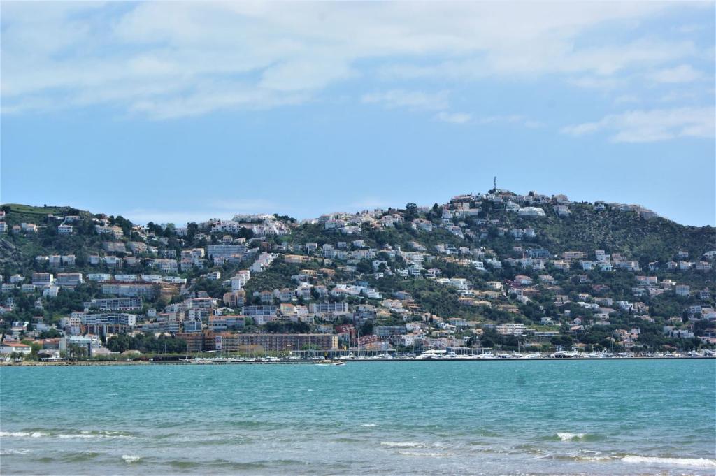 Apartamento primera línea Roses con vistas al mar AV-09 - 3