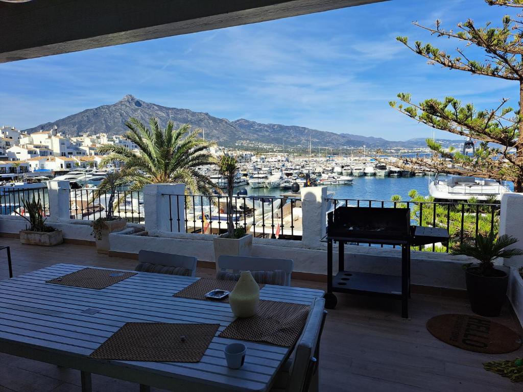 Huge penthouse with private suites shared terrace and kitchen BEST VIEWS - 2