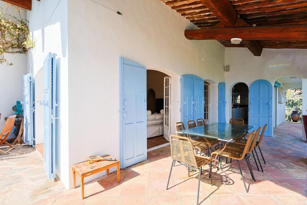 Villa avec vue panoramique et piscine à Saint-Raphael - 3