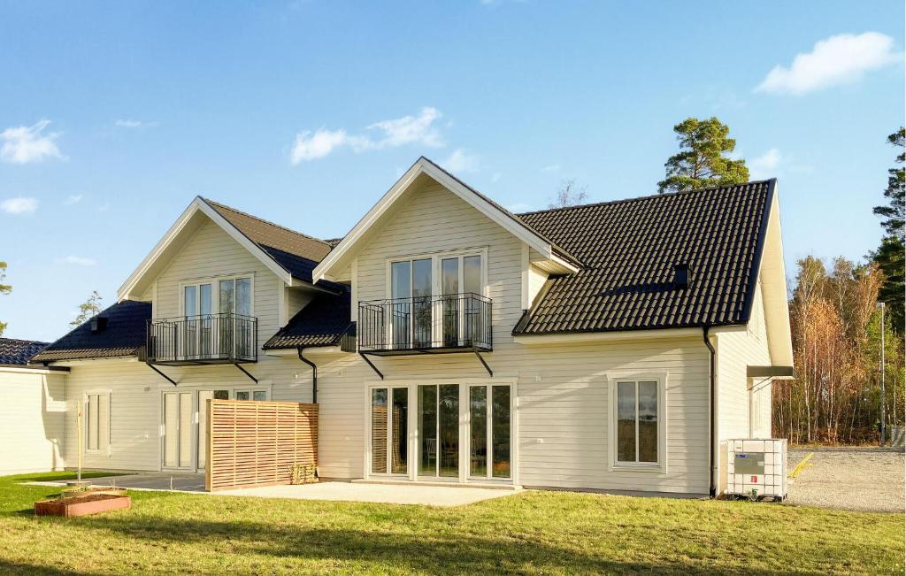 Nice Home In Västervik With Lake View, Västervik