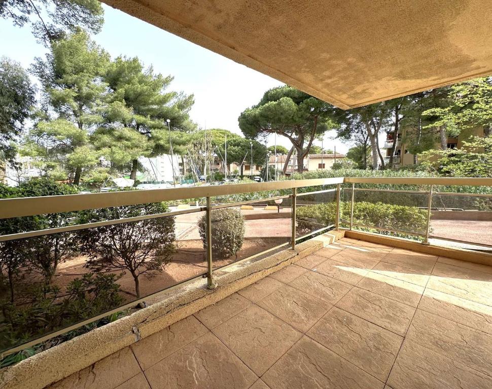 HYEDES Appartement climatisé pour 4 personnes sur le port de Hyères - 2