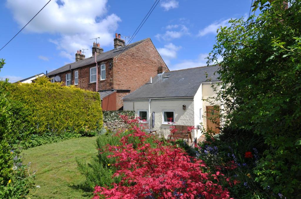 Dunkeld Cottage - close to the Lake District! photo 7
