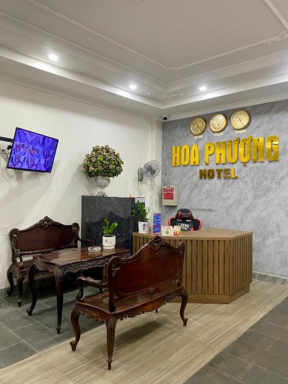 Khách Sạn Hoa Phượng, Q12