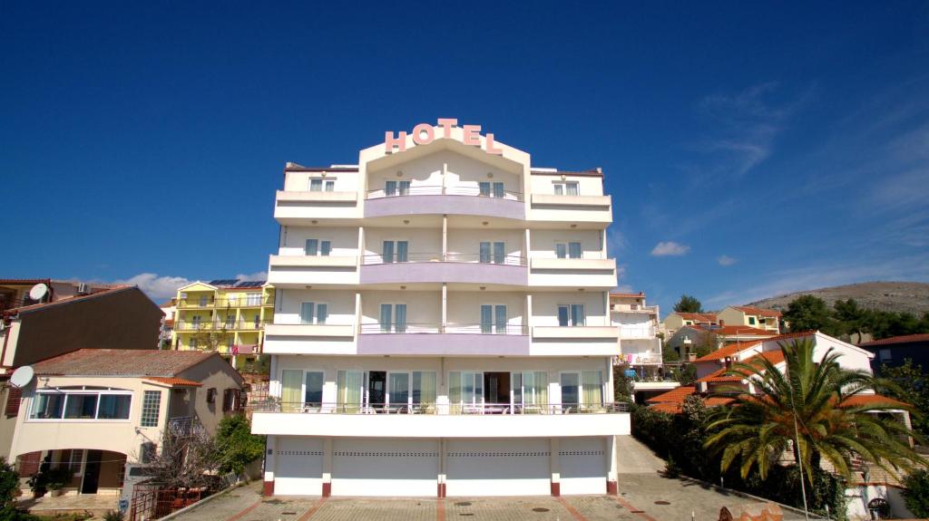 Hotel Viktorija — Hotel building in Seget Vranjica, Split-Dalmatia