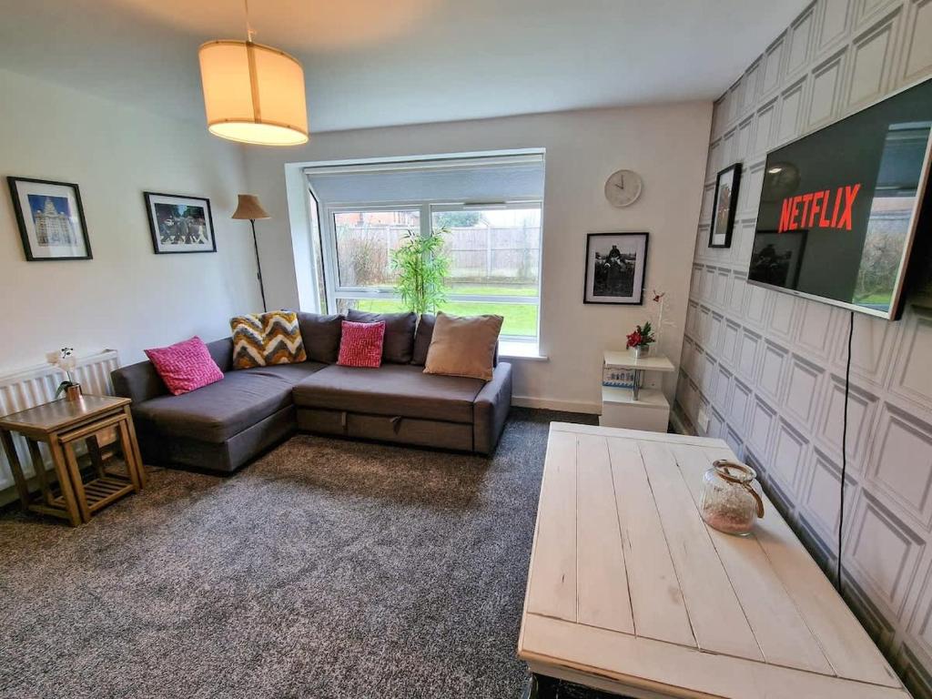 Lovely Kirkby Flat by City SuperHost, Kirkby