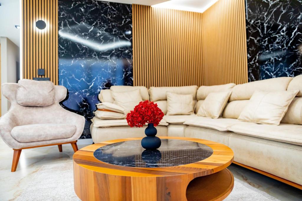 Apartments Polejanov, Razlog