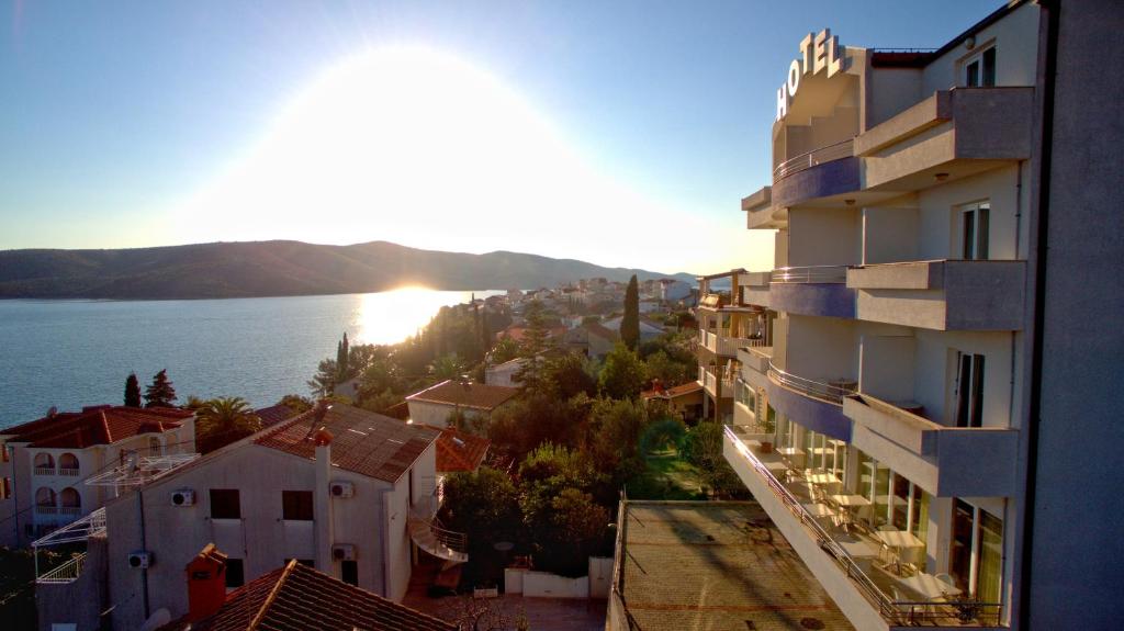 Hotel Viktorija — Hotel building in Seget Vranjica, Split-Dalmatia