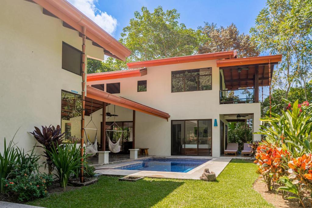 Casa de Orion, Dominical