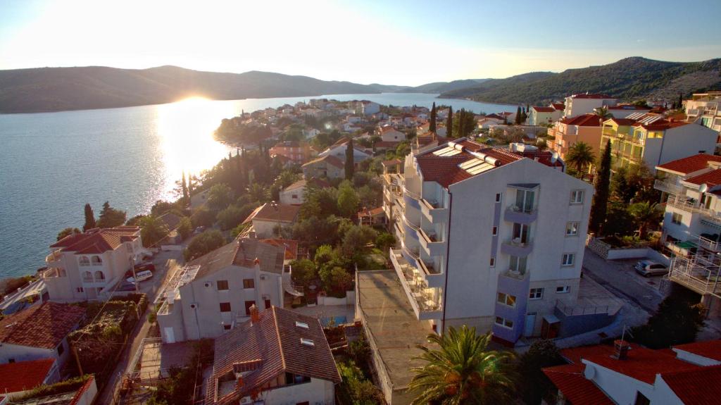 Hotel Viktorija — Hotel building in Seget Vranjica, Split-Dalmatia