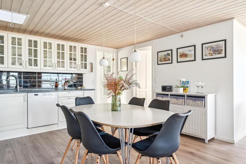 Nice Home In Ebeltoft With 3 Bedrooms And Internet, Ebeltoft