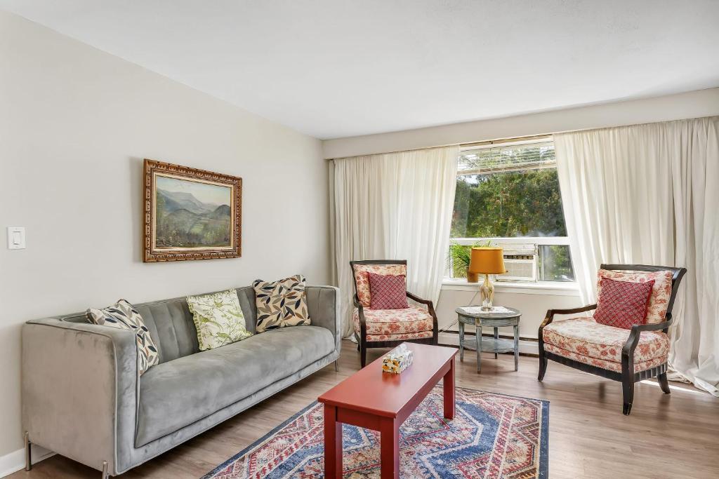 Private 2Bdrm Newly Renovated - Furnished apt - U3, Burlington