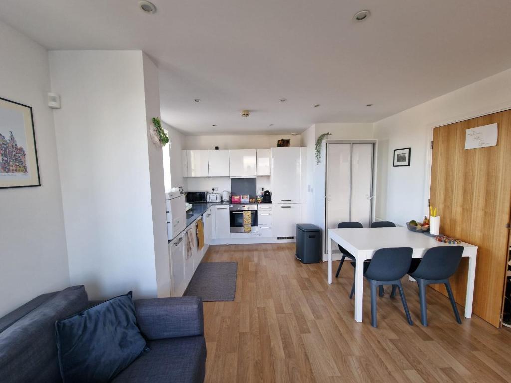 1 Bed Flat at Forest Hill Station, Forest Hill